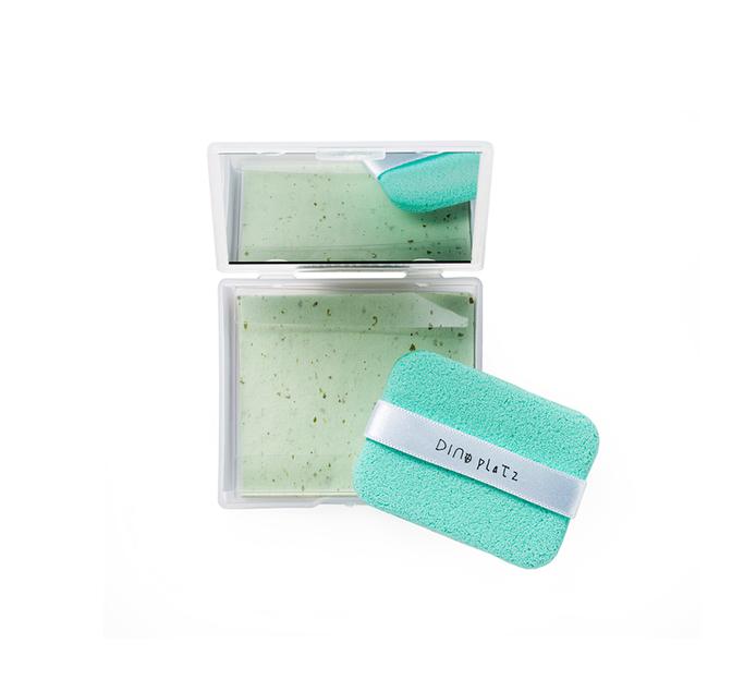 Celebrating Earth Day week, this special set offers one full-size Blotting Paper and five Refills of your choice for $25 ($28 value), for all of you with eco-conscious minds out there. Made from 100% natural Korean Mulberry / Chinese yam paper and use three different types of natural ingredients, mulberry, charcoal and green tea. 