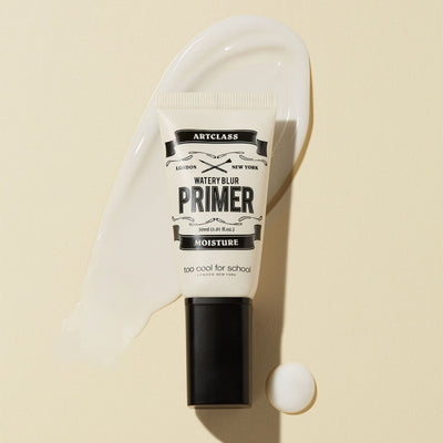 A blurring primer with a moist essence texture that fills skin with moisture and turns skin texture smooth.
