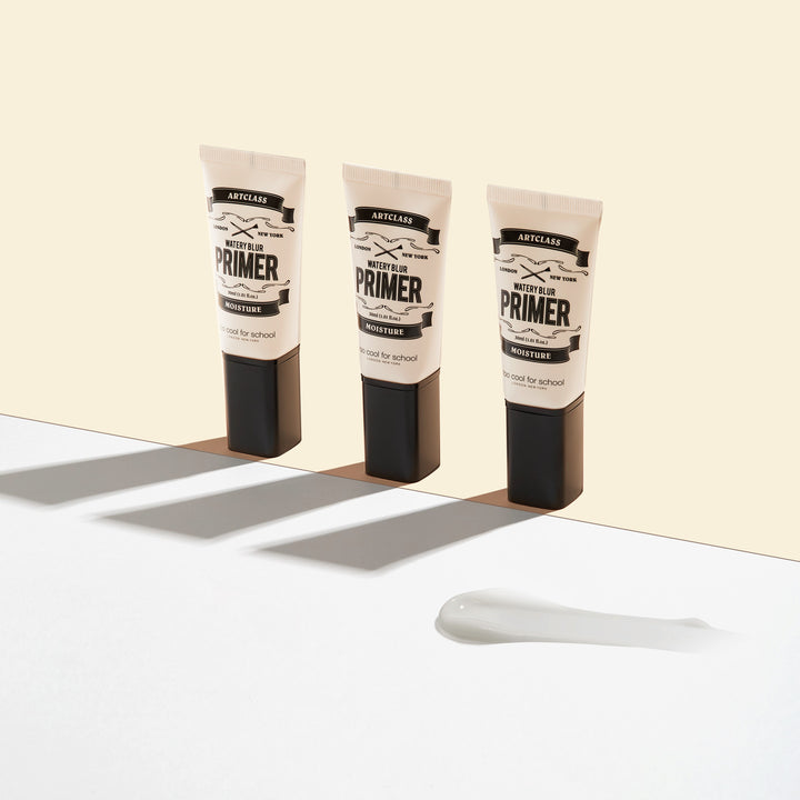A blurring primer with a moist essence texture that fills skin with moisture and turns skin texture smooth.